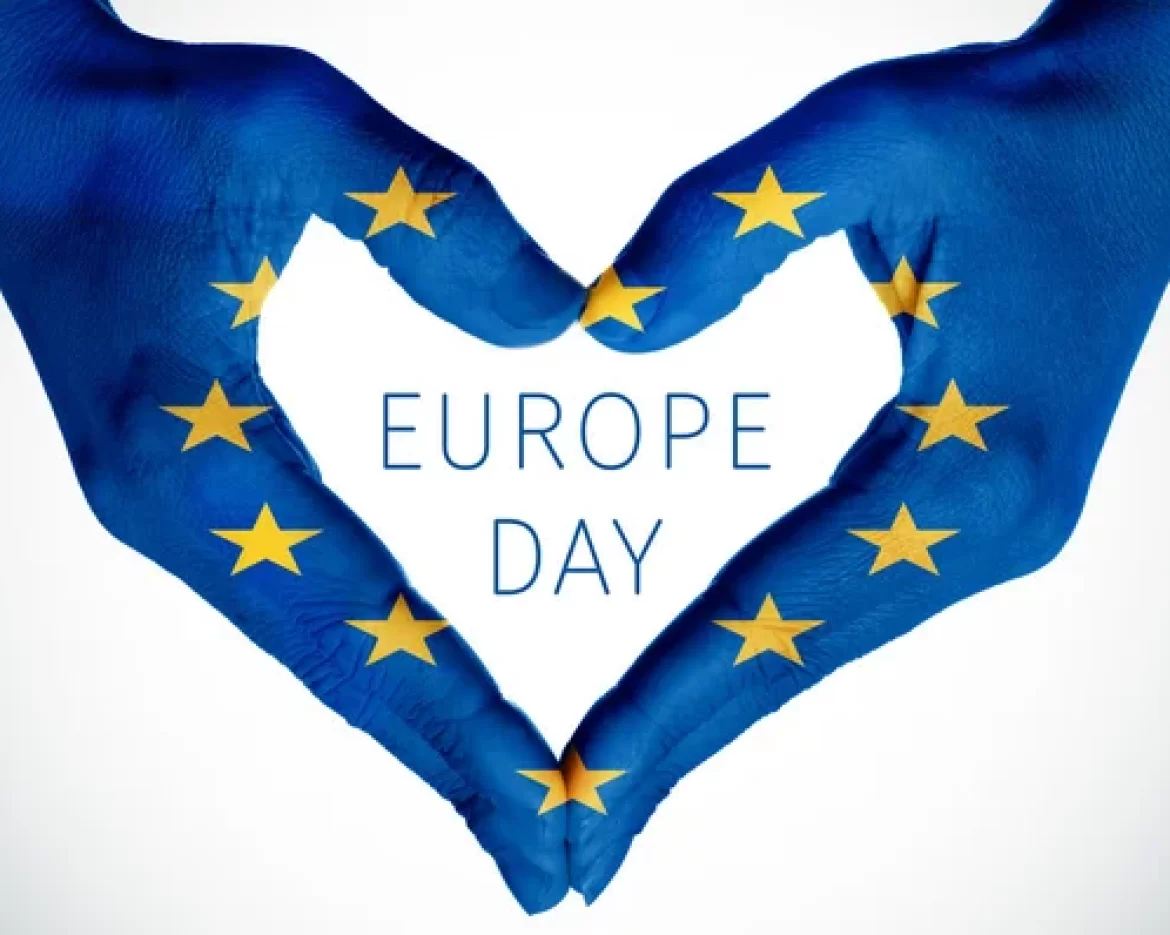 depositphotos_107628880-stock-photo-heart-and-text-europe-day